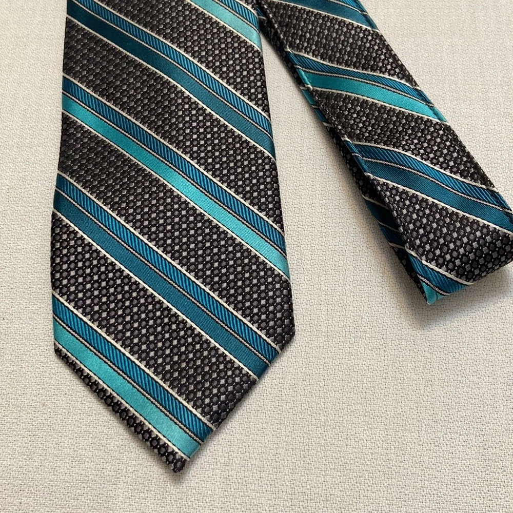 PRONTO UOMO COUTURE Handmade 100% Silk Mens Luxurious Dress Tie - Like New!